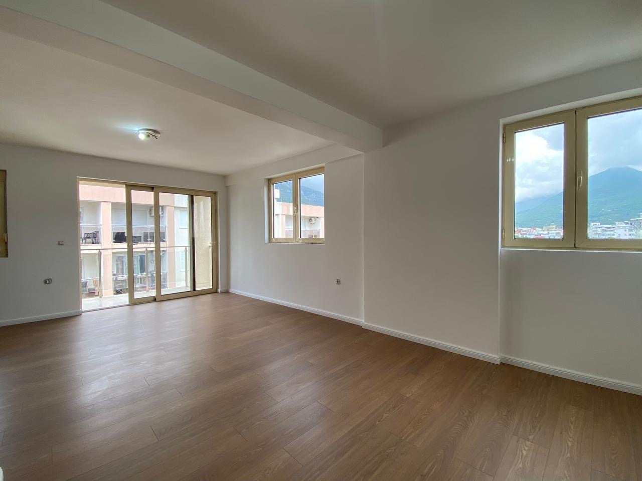 Seafront Apartment in Bar – View, Balcony & Garage 2
