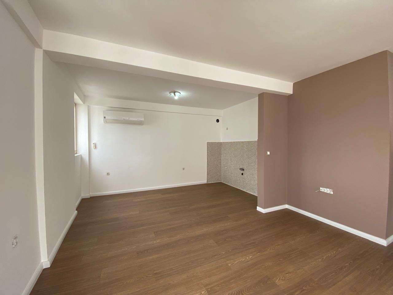 Seafront Apartment in Bar – View, Balcony & Garage 6